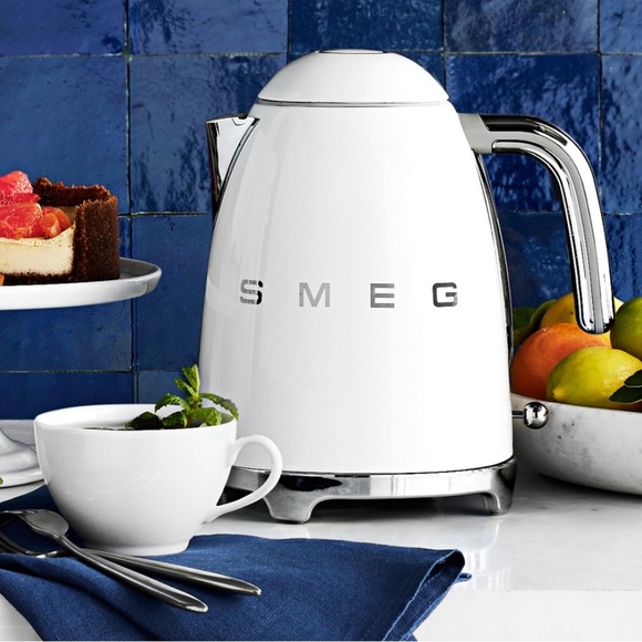 Smeg White Electric Kettle Originally $275 New in Box. - Picture 1 of 2